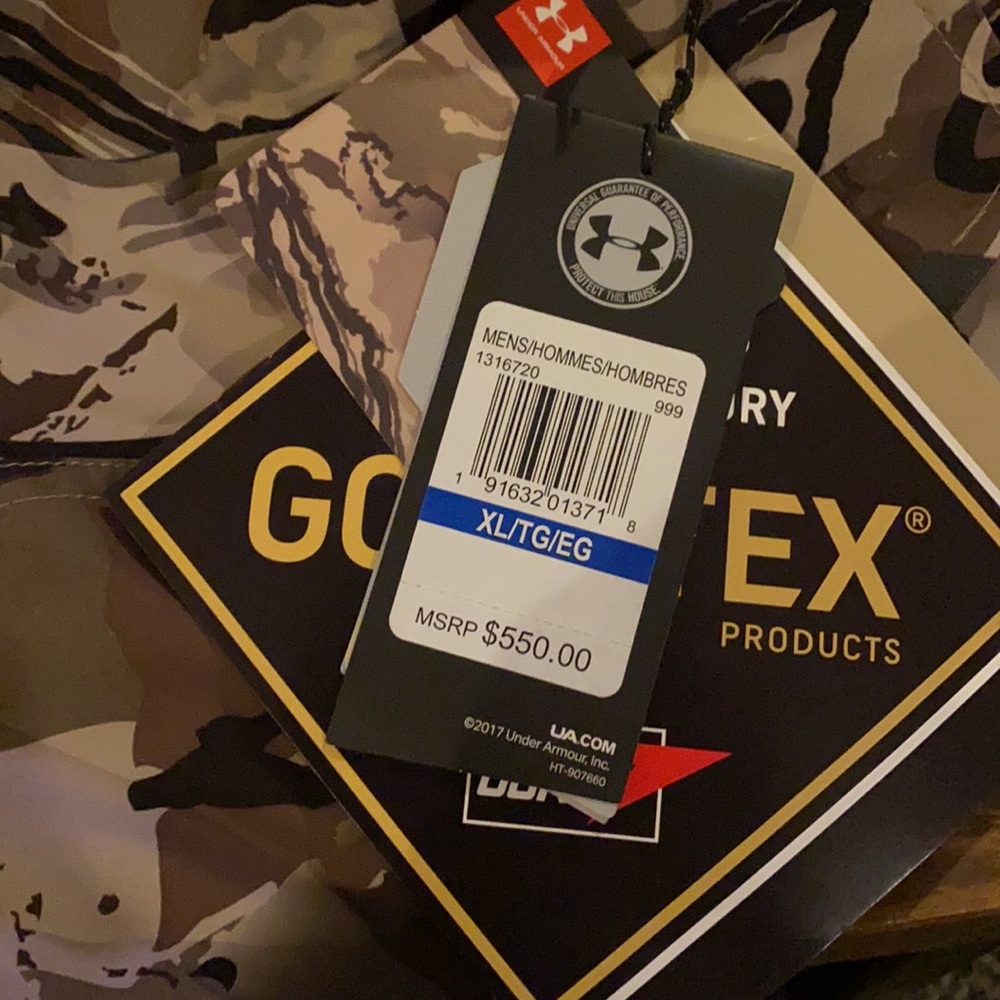Under Armour never worn brand new rain jacket gore Tex XL - Picture 2 of 2